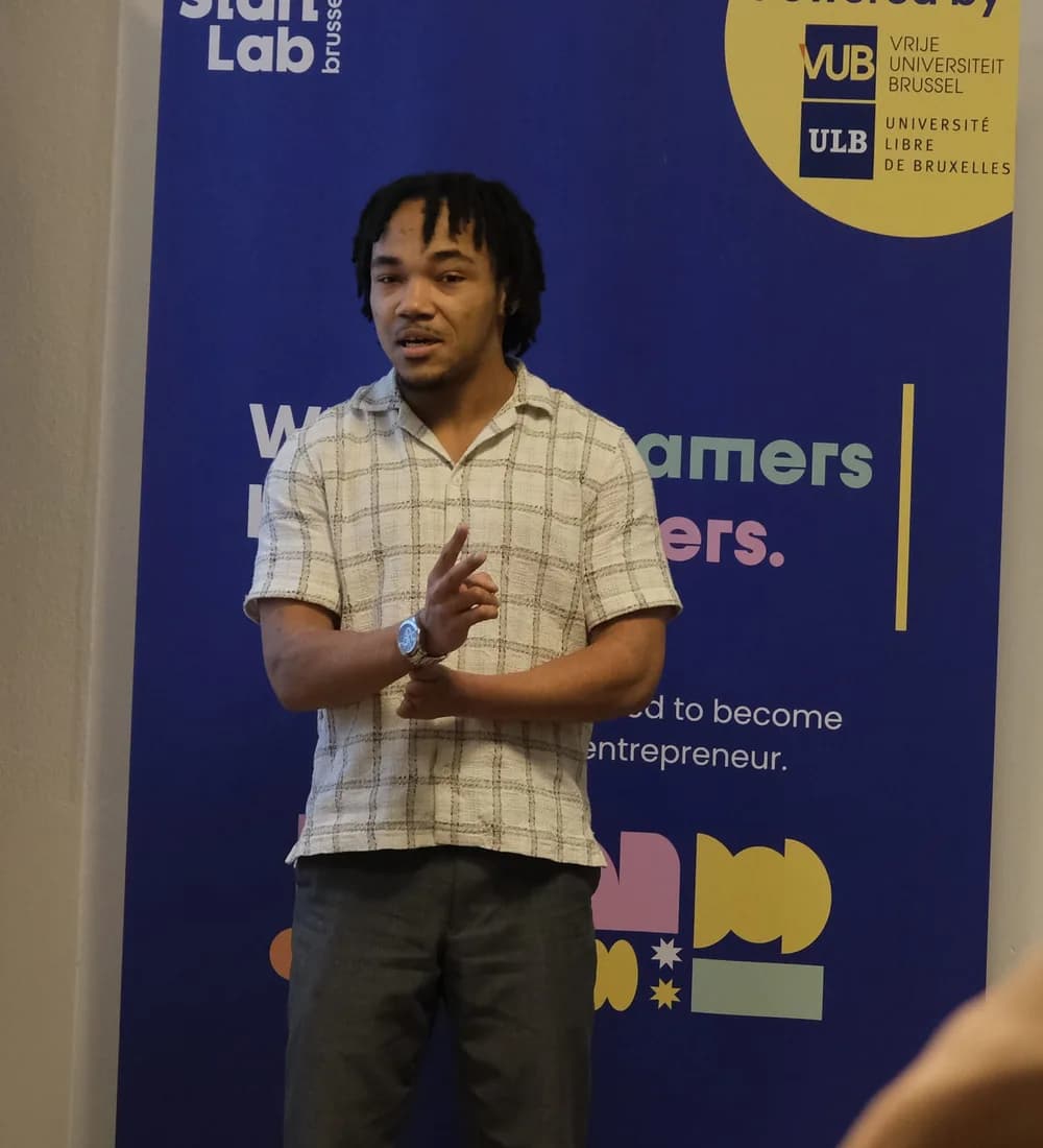 Julius présente son travail à StartLab Brussels