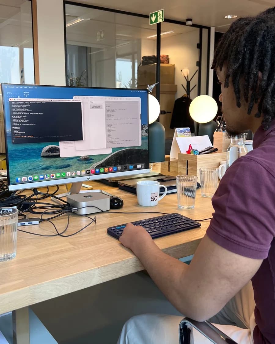 Julius construit un agent IA à son bureau